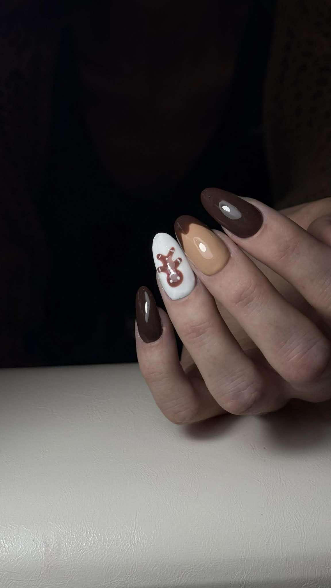 Chocolate winter nail art